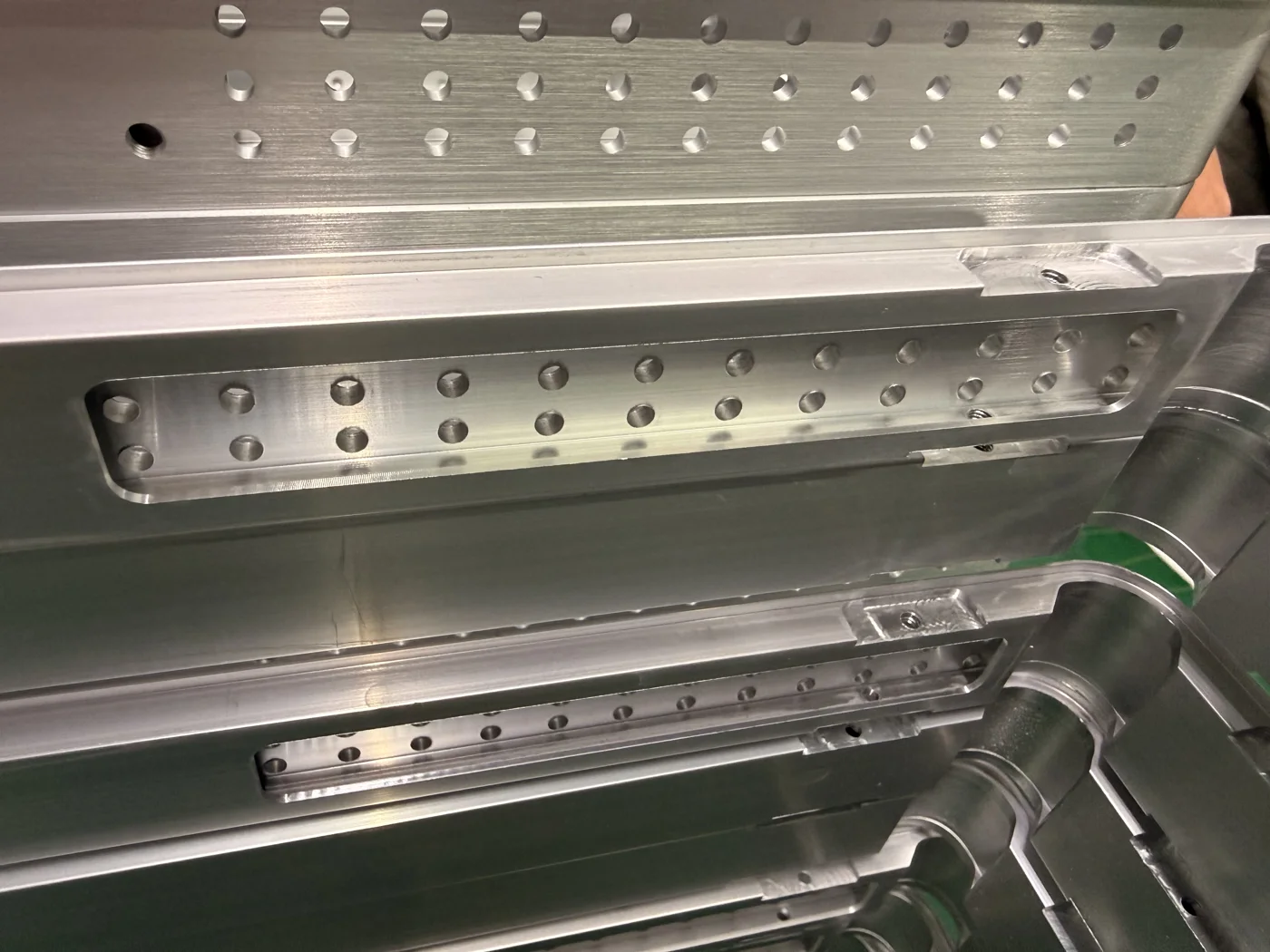 Milled aluminium profile for the ADTS enclosure
